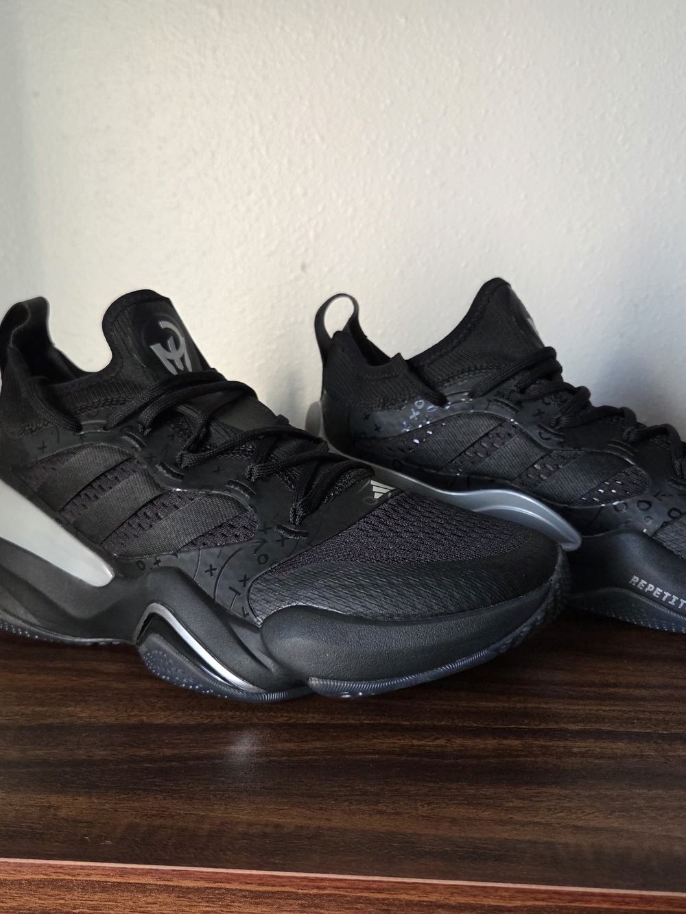 adidas Mahomes 2 Impact FLX Turf Training Shoes, Size 8.5